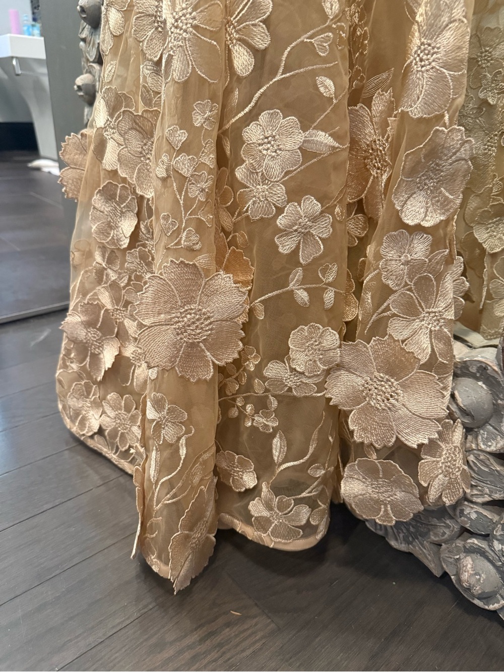 Bronx and Banco Jasmine 3D Floral Gown Size Sm - Picture 10 of 12